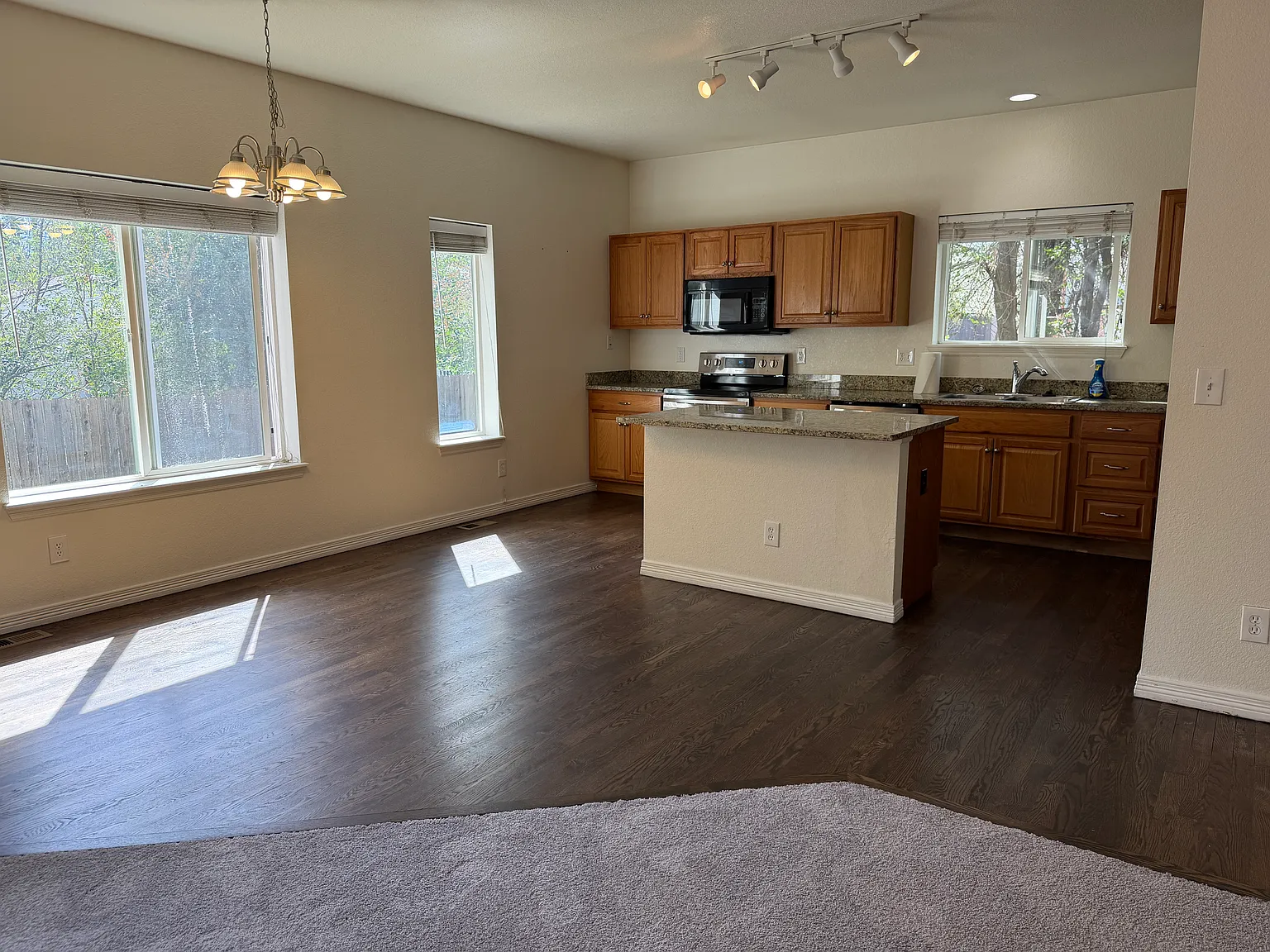 3 bed, 2.5 bath, 2283 sqft, $3,050 — Photo 3