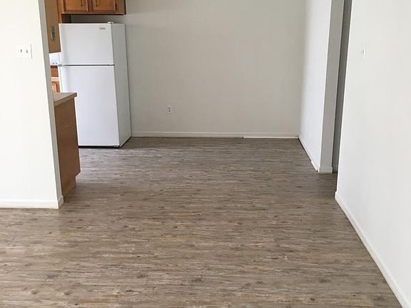 4th image of 719 Chaparral Cir