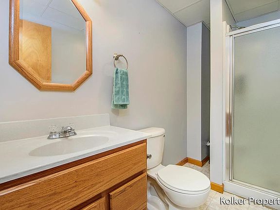 Lower level full bathroom.