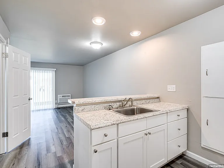 3610 W Spencer St — Photo 2