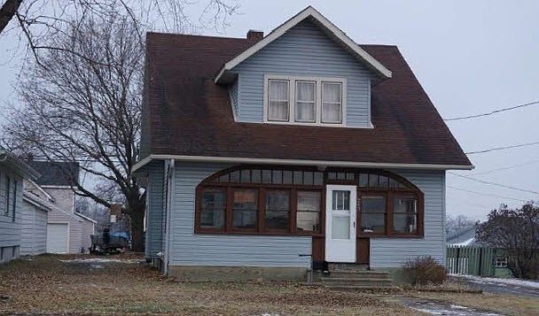 1st image of 243 6th Ave N