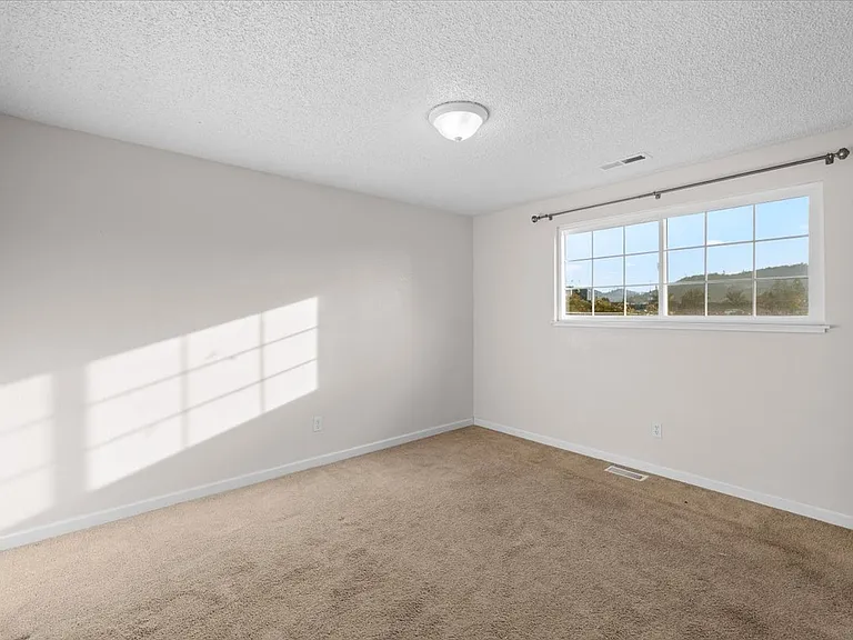 106 N Buchanan Ave — Photo 15