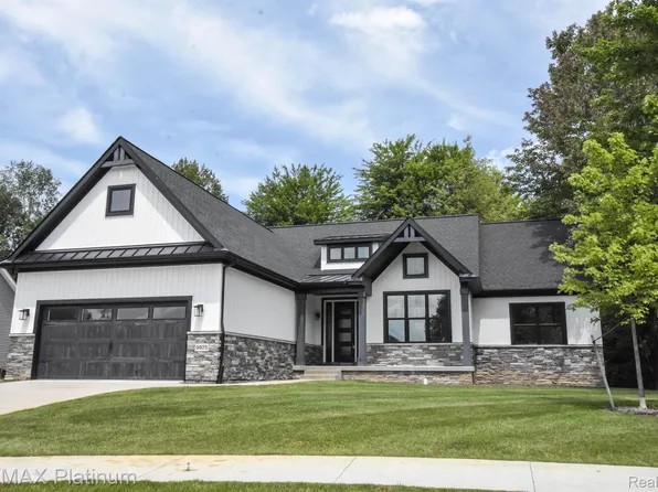 75 Candlelight Ct, Brighton, MI 48114