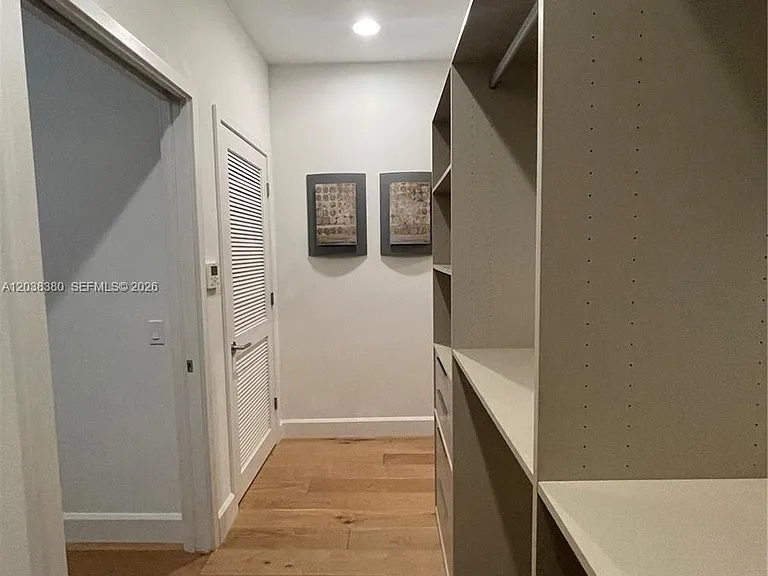 601 NE 27th St #201 — Photo 17