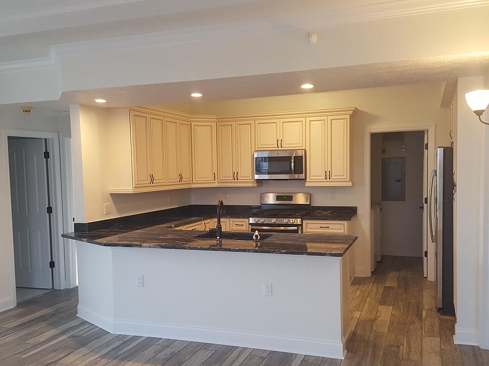 2nd image of 246 Adams Pointe Blvd Unit 2
