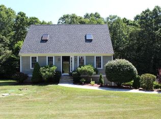 18 Hummingbird Trl, Dartmouth, MA 02747