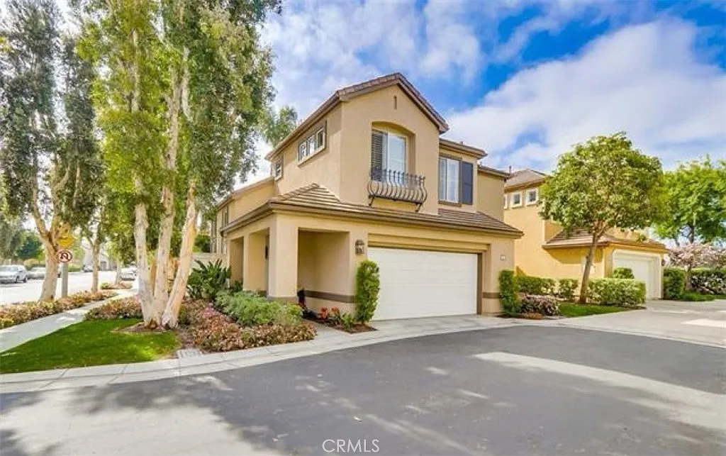 3 bed, 2.5 bath, 1706 sqft, $4,800 — Photo 1