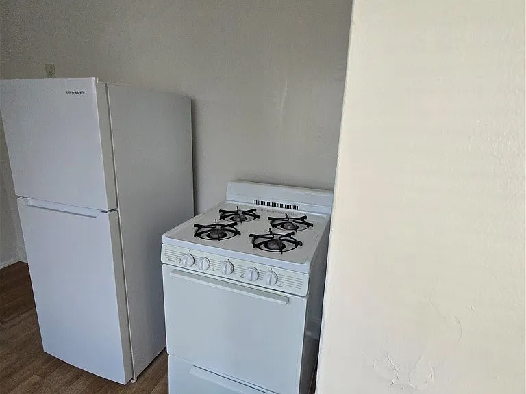 551 W 10th St #9 — Photo 15