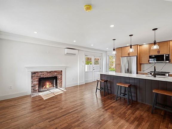 3rd image of 2 Railroad Ave #2