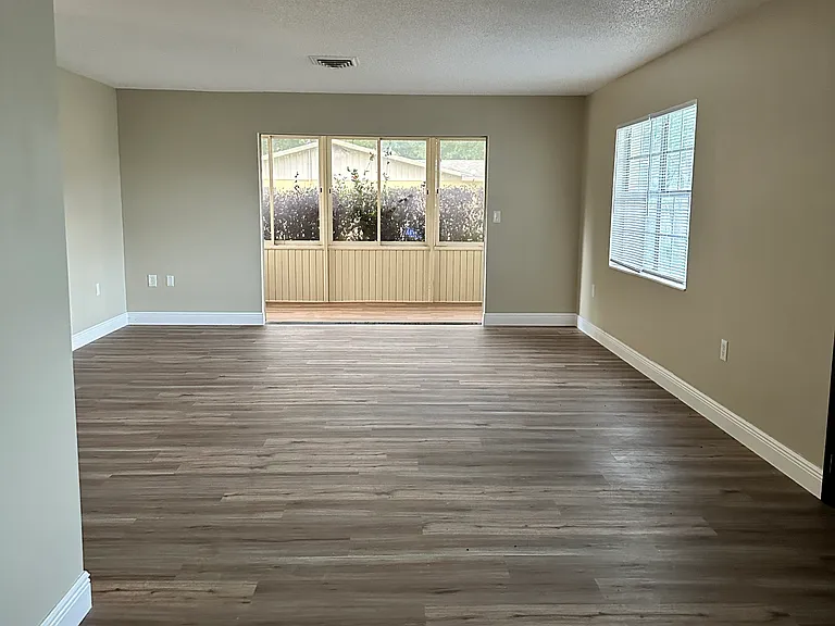 222 Hillcrest Dr — Photo 2
