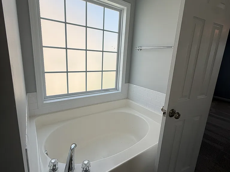 106 Boston Hbr — Photo 16