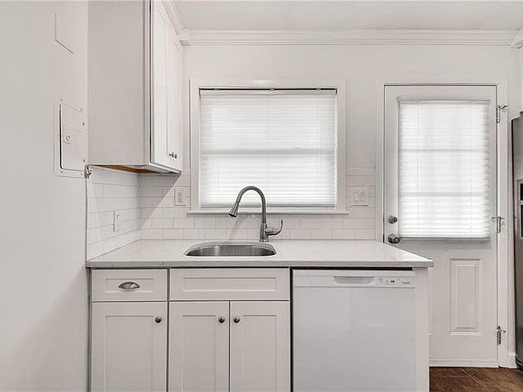 5th image of 4282 Roswell Rd NE APT M2