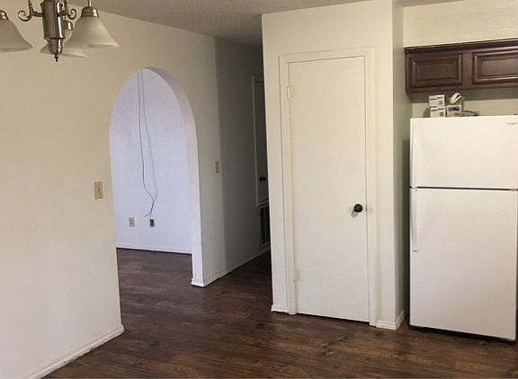4th image of 806 SE H St