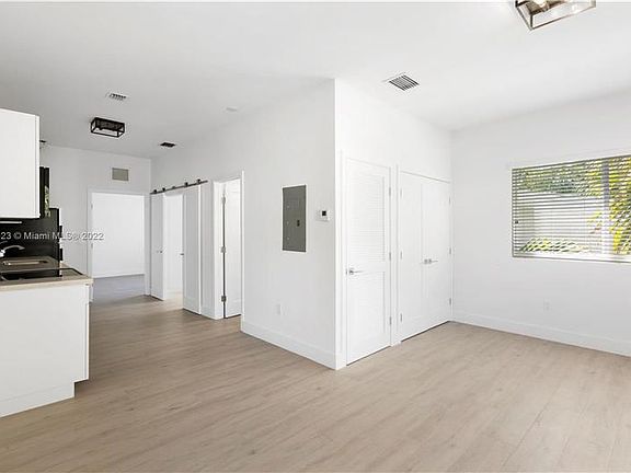 4th image of 624 Santander Ave APT 1