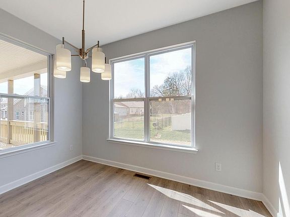 5th image of 902 Green Meadow Ln