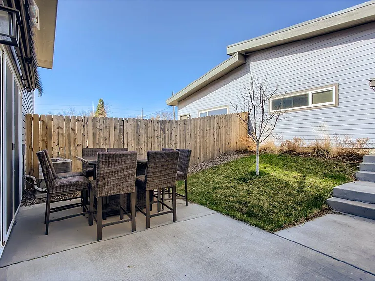 1195 S Mariposa St — Photo 22