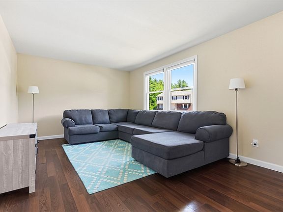 3rd image of 145 Burt St APT 2