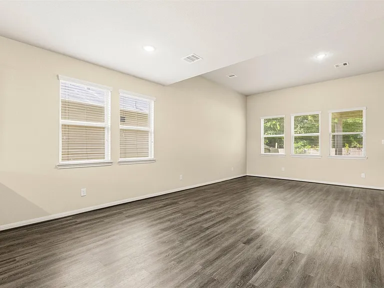 6131 Carpenters Cove Ln — Photo 9