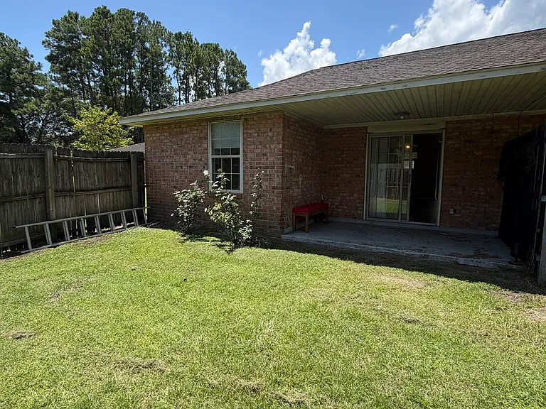 411 Baltic Ct — Photo 24