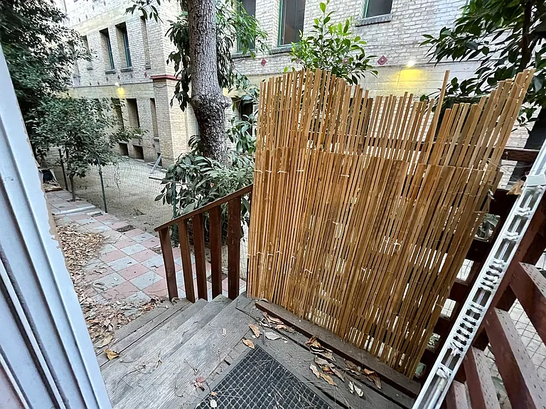 Hollywood & Highland Walkable Apartment Community — Photo 15