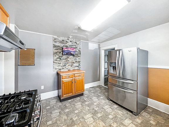 2nd image of 716 7th Ave