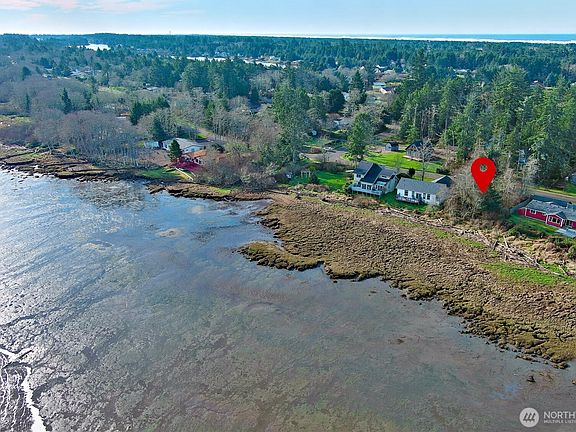 2nd image of 716 Duck Lake Drive NE