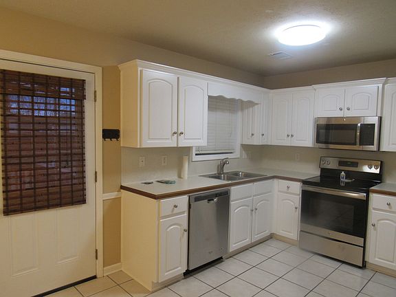 4th image of 15 Orchid Ln