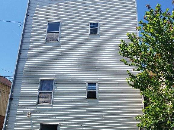 3rd image of 9825 S Ewing Ave