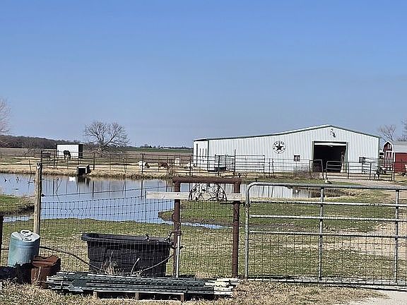 5th image of 14243 Friendship Rd