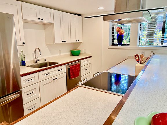 2nd image of 9102 5th Ave NE #9100