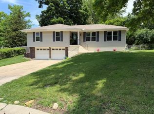 11915 Sycamore Ave, Grandview, MO 64030