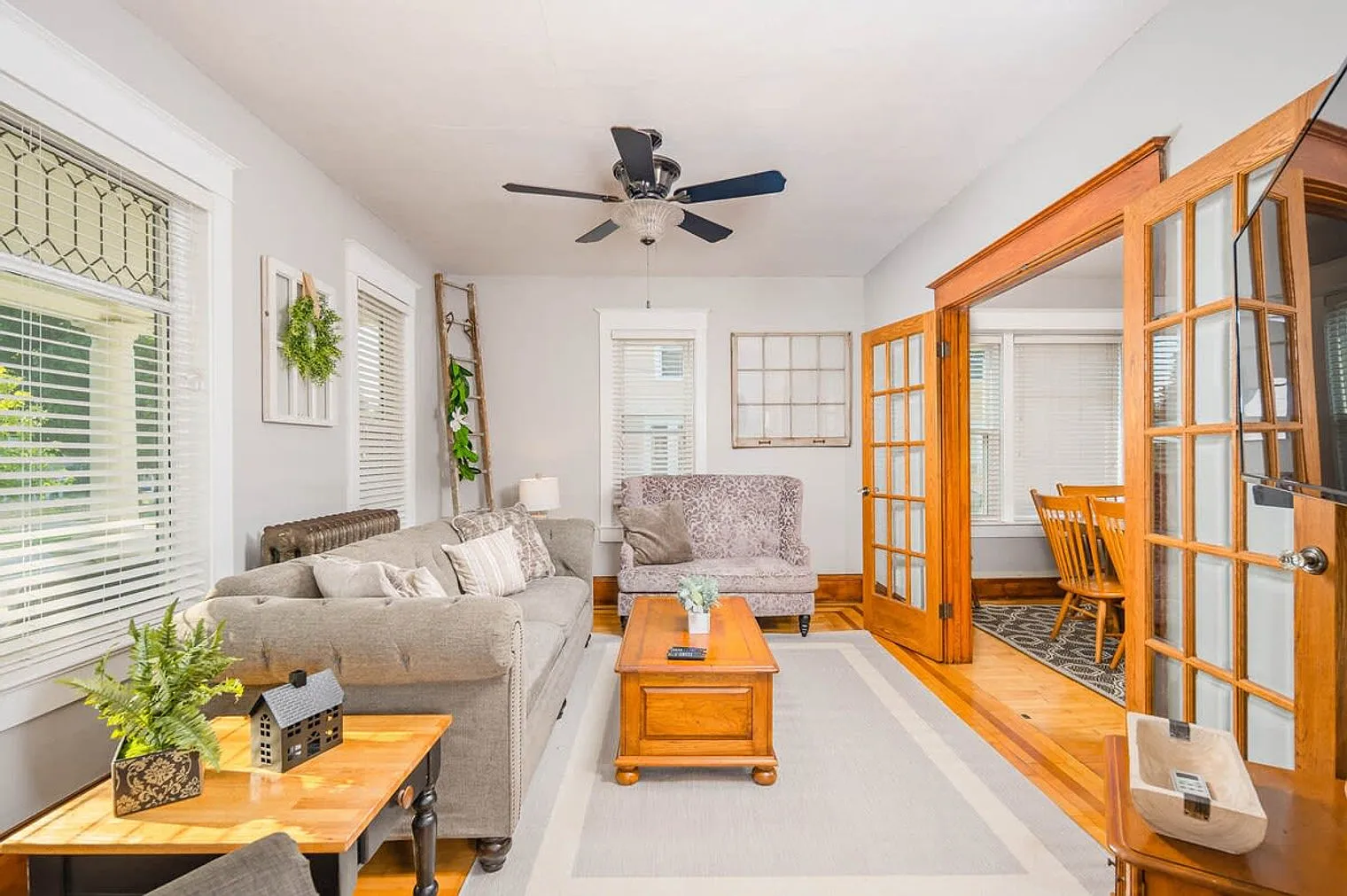 4 bed, 2.0 bath, 1593 sqft, $2,810 — Photo 1