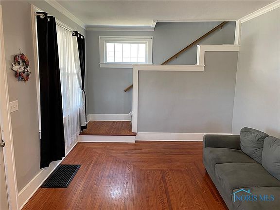 4th image of 621 W Lincoln St