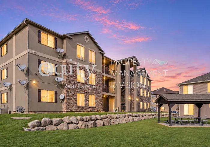 3812 E Rock Creek Rd #8