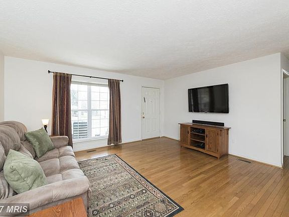 4th image of 403 Winslow Dr