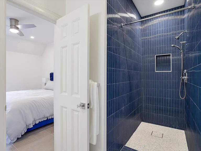 3705 Gilbert St #2 — Photo 25