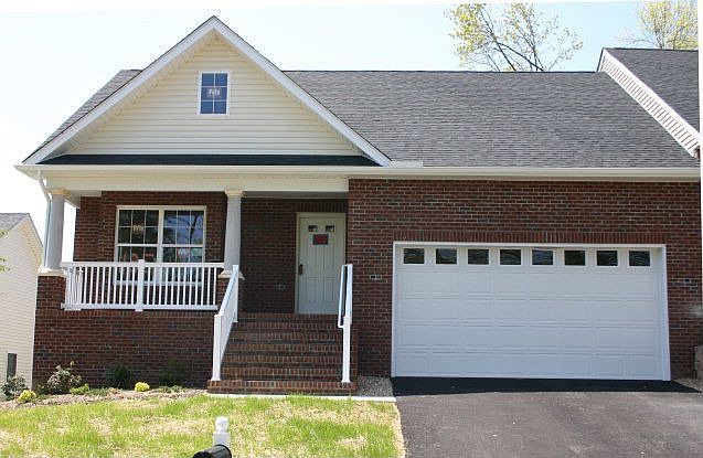1st image of 374 Hickory Grove Cir