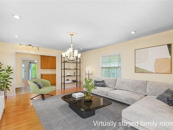 4th image of 806 Kerry Hill Dr