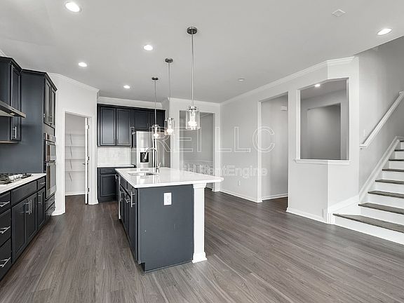 4th image of 9211 Tamarack Grove Ln