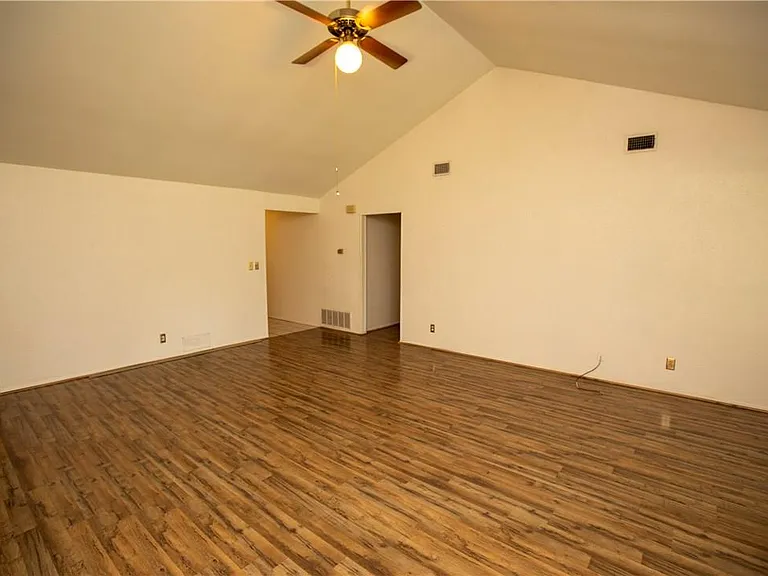 4913 Wing Rd — Photo 4