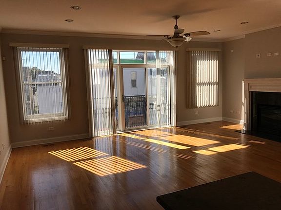 4th image of 2958 W Belmont Ave APT 2E