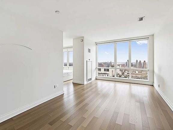 4th image of 460 W 42nd St APT 55A