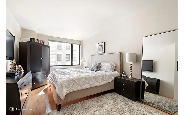 Sold by Douglas Elliman | media 16