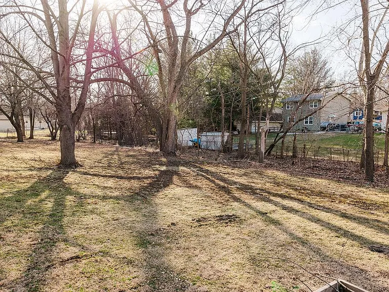 419 E Watrous Ave — Photo 25