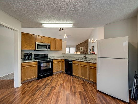 5th image of 817 Filmore Dr