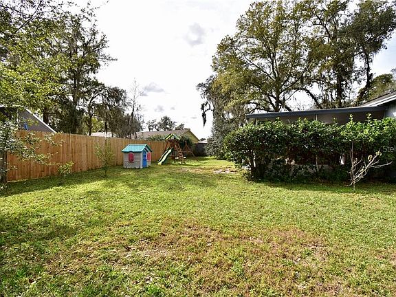 4th image of 3920 Creek Woods Dr