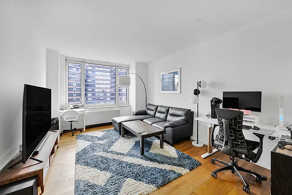 Sold by Landmark Property Holdings LLC | media 5