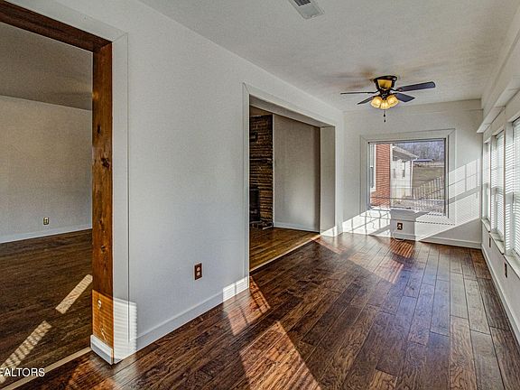 5th image of 103 Norval Cir