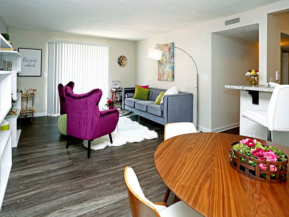 Spacious Dining and Living Area