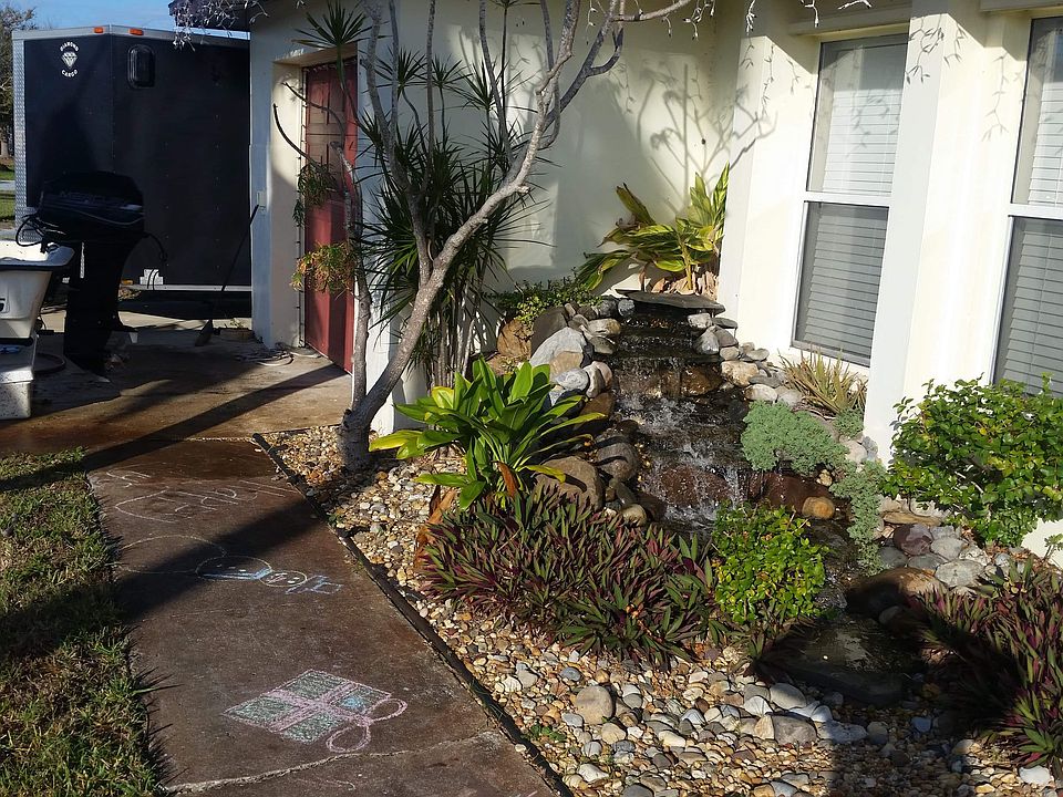 2nd image of 450 Coconut Dr